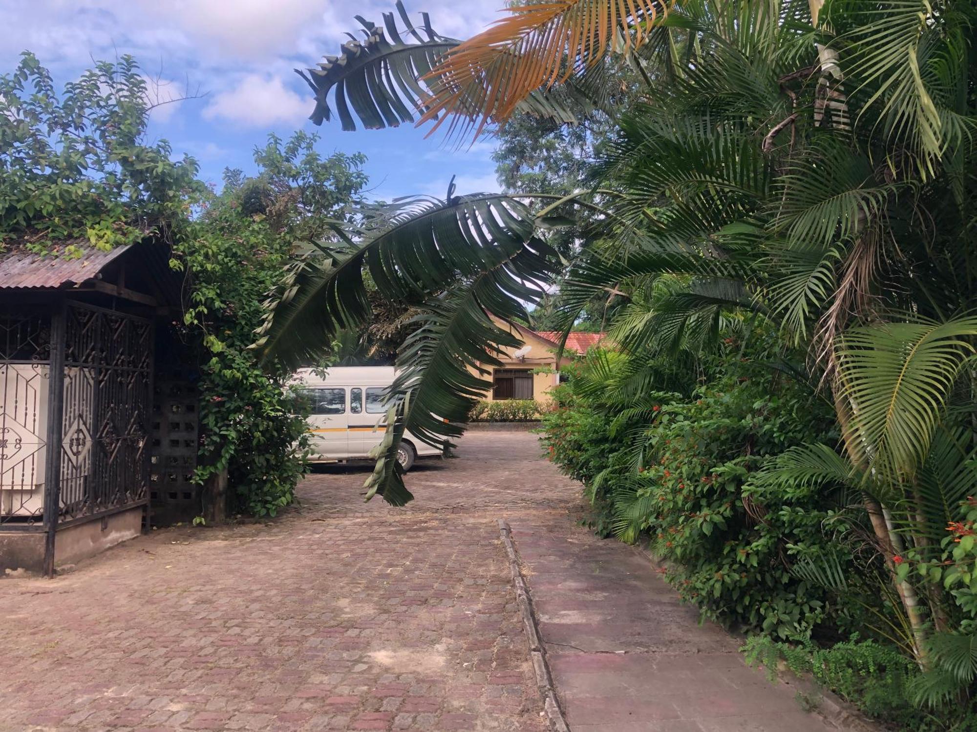 Tatys Homestay Dar es Salaam Exterior foto